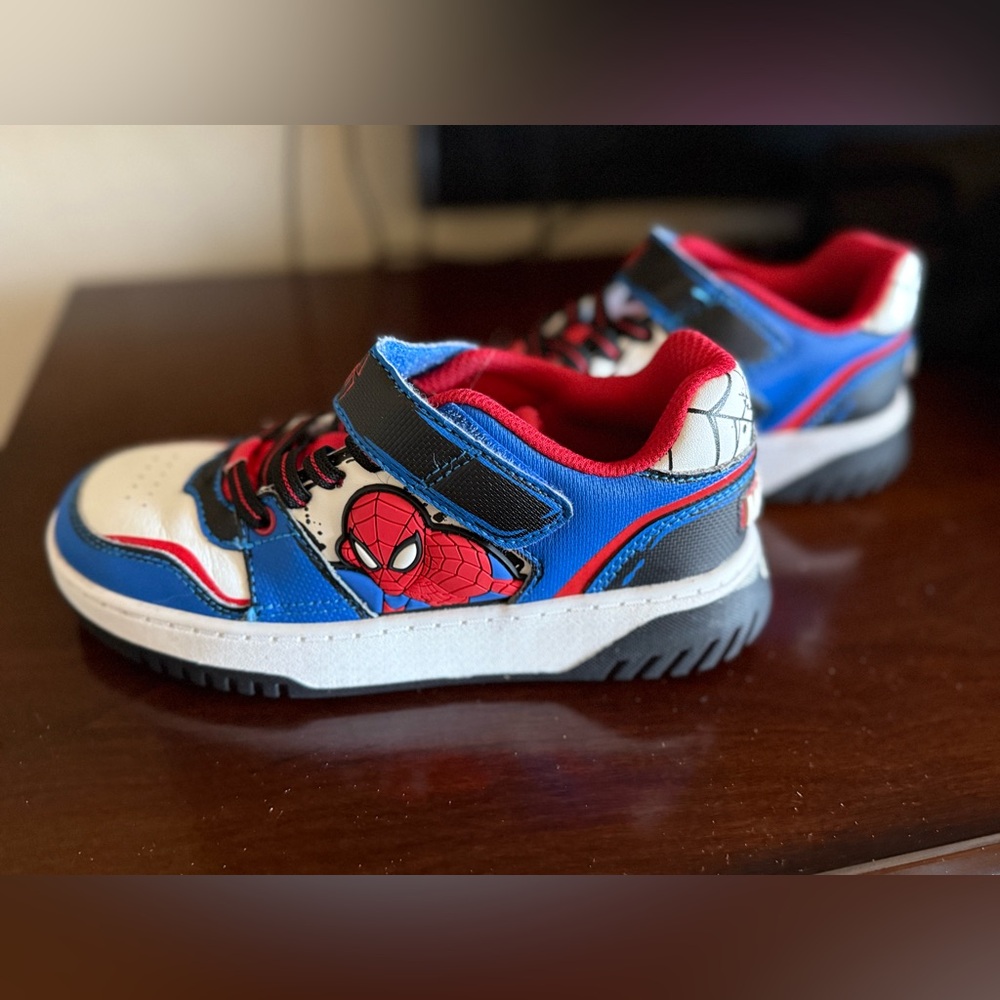 Kid Power Marvel Spider-Man Low-Top Sneaker